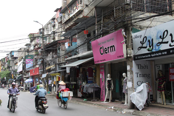 Một đơn nguyên thuộc khu tập thể Thanh Xuân Bắc (quận Thanh Xuân, Hà Nội) hiện đang xuống cấp nghiêm trọng. Ảnh: Lê Tuấn